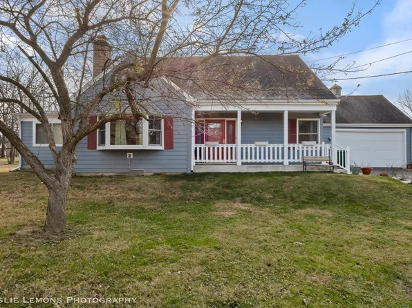 27W755 Garys Mill Rd, Winfield, IL 60190