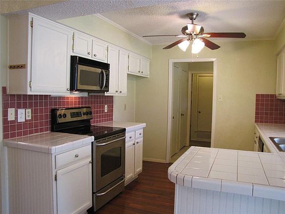 5th image of 1935 Pin Oak Dr
