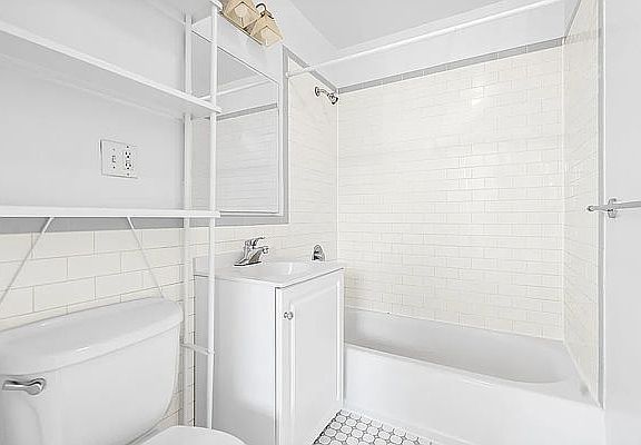3rd image of 129 Boerum Pl APT 2B
