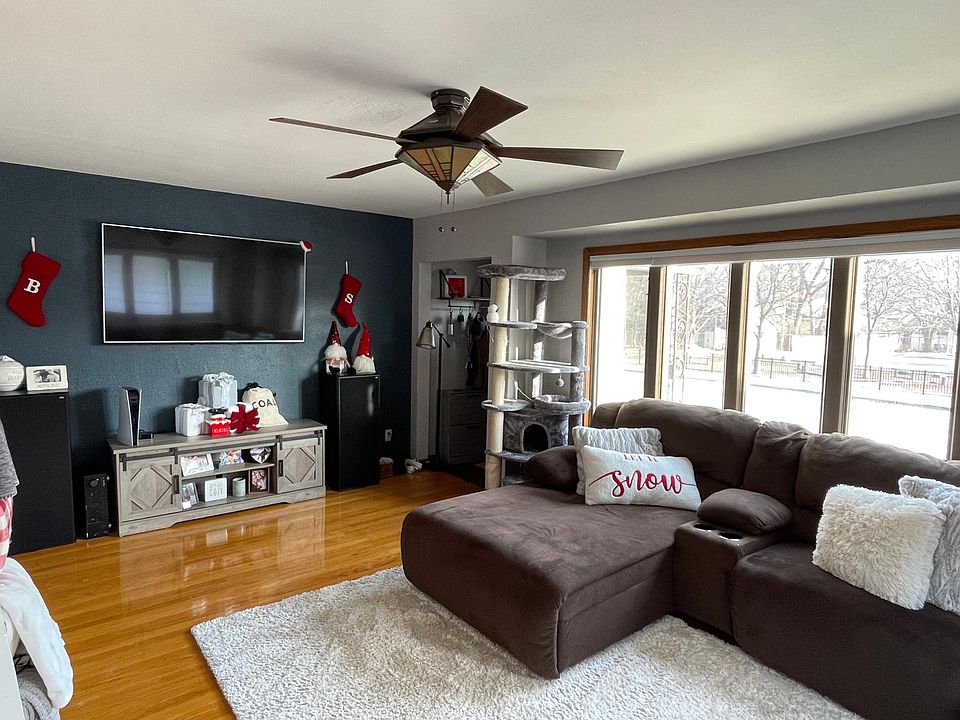 1st image of 3241 S Kinnickinnic Ave