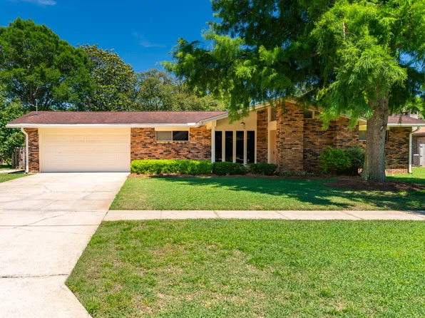 628 Powell Dr NE, Fort Walton Beach, FL 32547