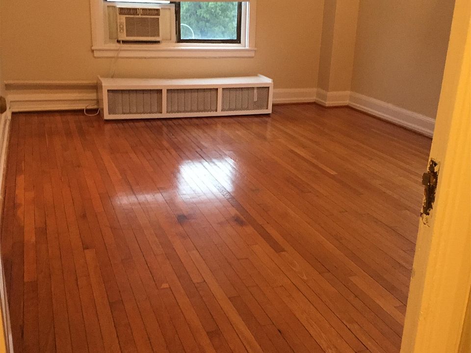 First bedroom.