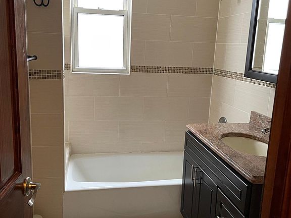 5th image of 2195 E 22nd St