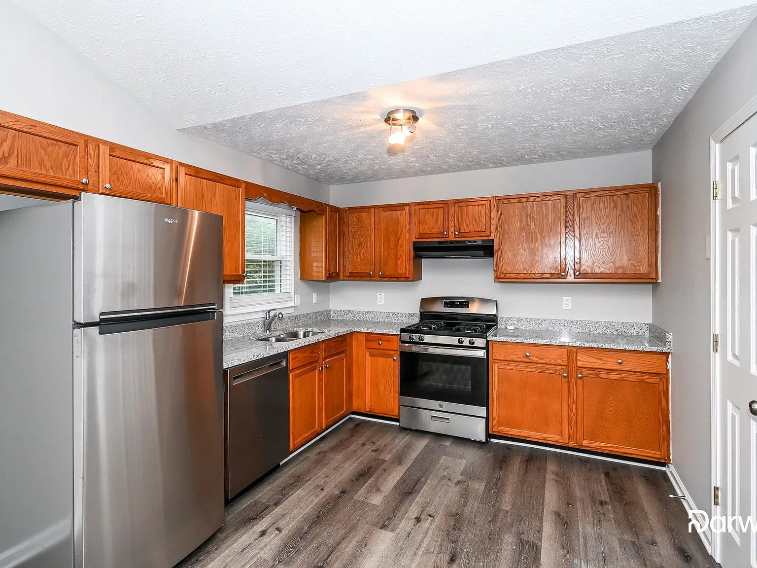 3 bed, 2.0 bath, 2300 sqft, $1,970 — Photo 3