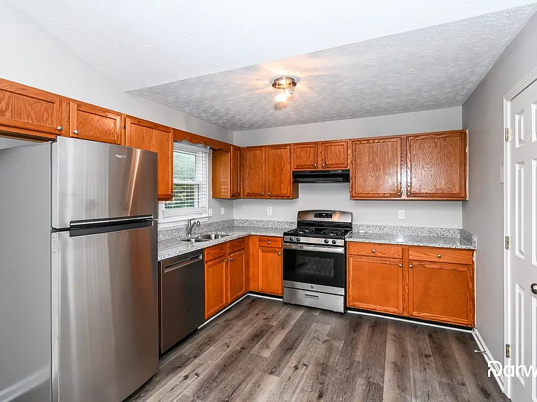 40 Silverthorne Dr — Photo 3