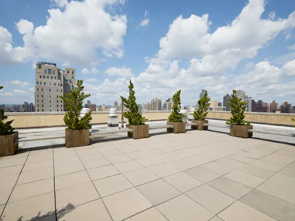 345 East 80th Street 6G image 12 of 12
