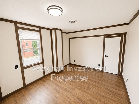 3rd image of 1178 1/2 W Wayne St