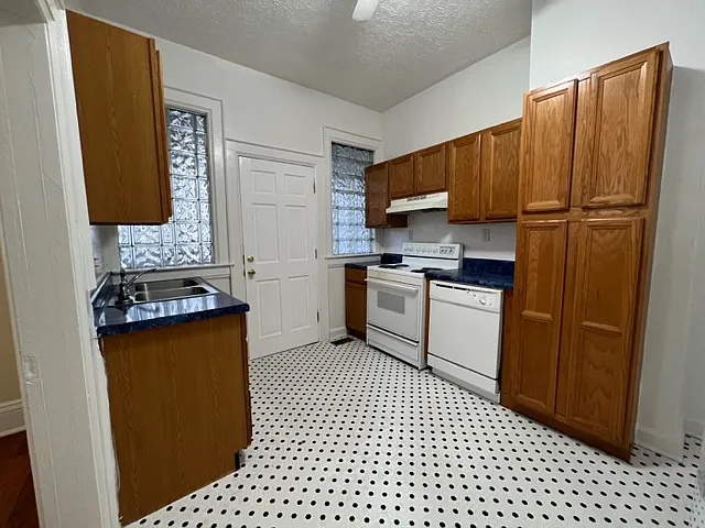 1637 Quarrier St — Photo 13
