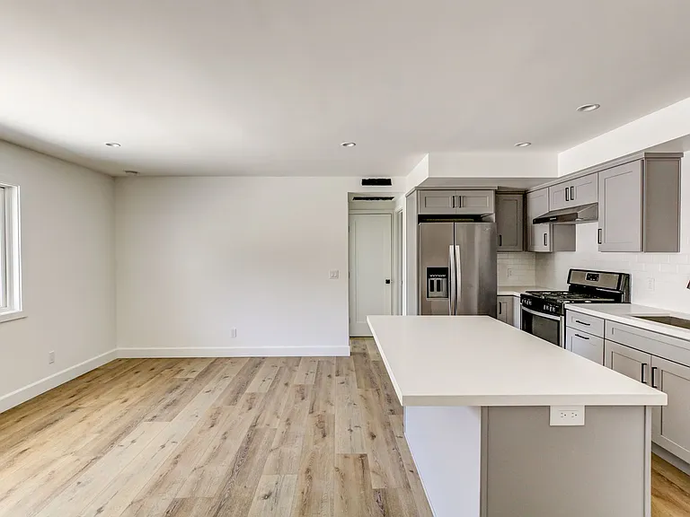 455 N Olive St — Photo 7