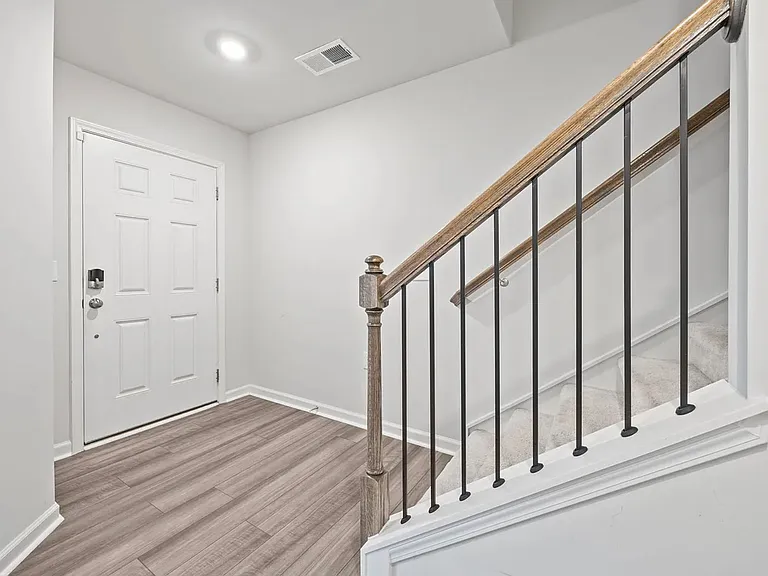 2427 Kasota Ln — Photo 26