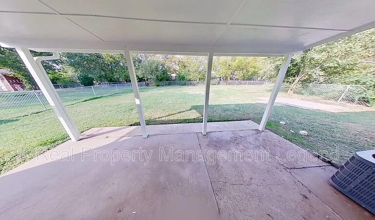 717 E Martin Ln — Photo 16