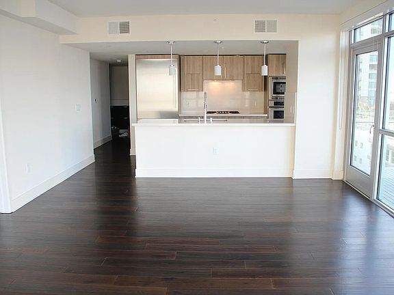 5th image of 72 Townsend St #706