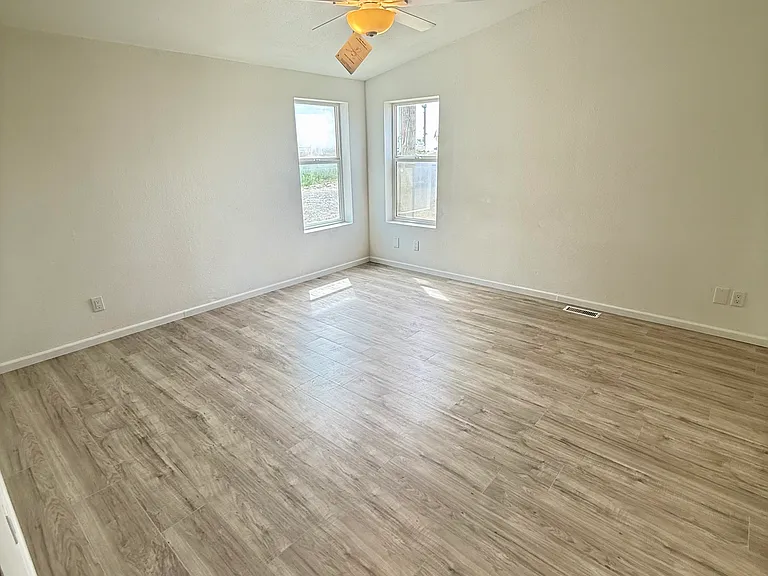 204 W 200 N — Photo 12