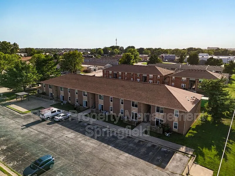 2213 E Macs Ct — Photo 2