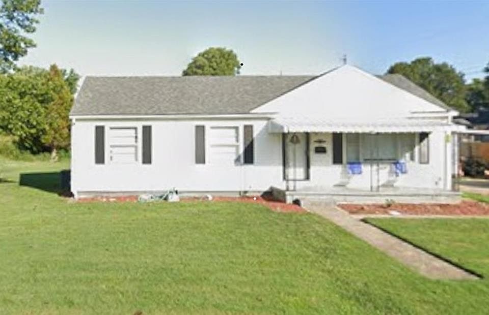 1st image of 2522 E 8th St