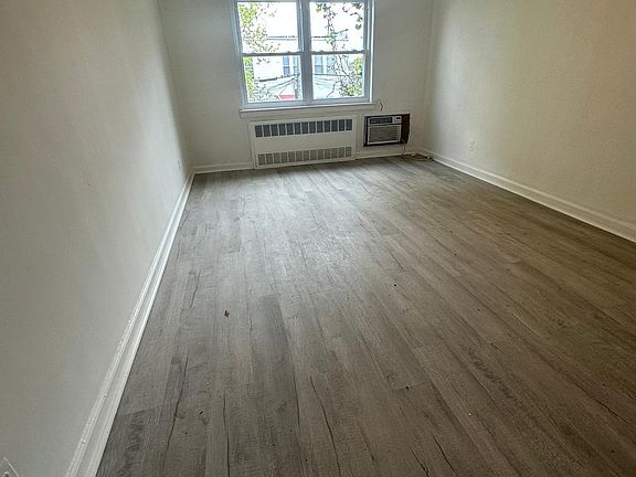 3rd image of 1335 E 88th St #2
