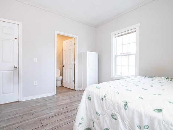 3rd image of 701 Linwood Ave