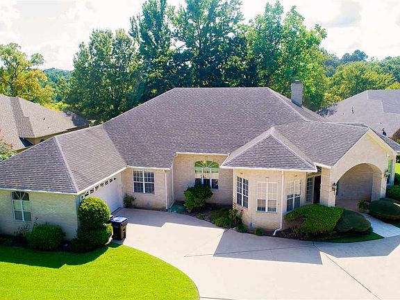 3rd image of 1700 Oakmont Cir