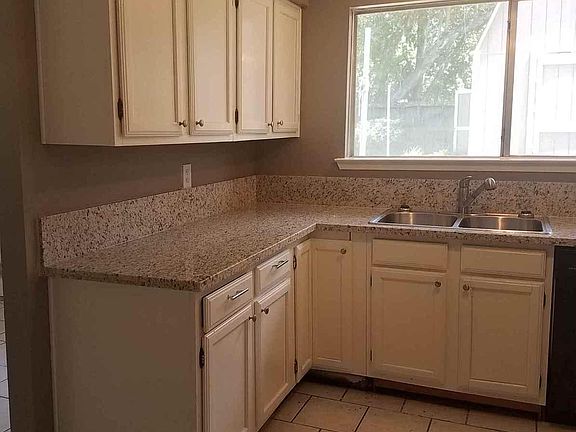 3rd image of 316 Knoll Forest Dr