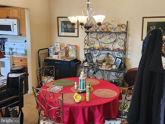 3rd image of 164 Brookland Ct APT 11