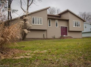 949 Wenso Rd, Bedford, OH 44146