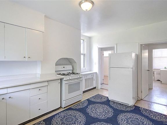 5th image of 120 Soundview Ave