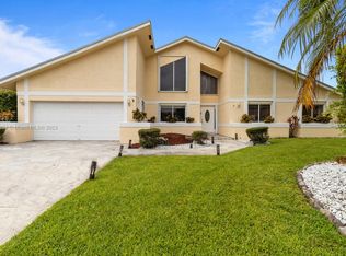 7832 NW 83rd St, Tamarac, FL 33321