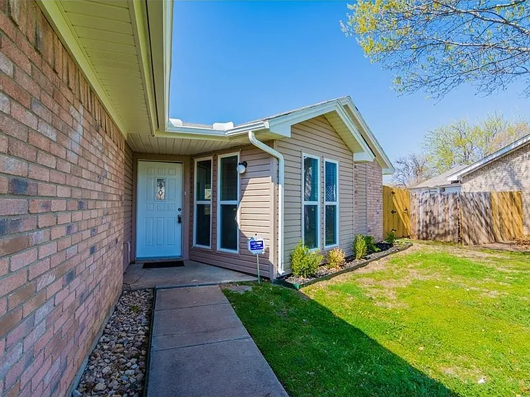 1080 W Hills Ter — Photo 2