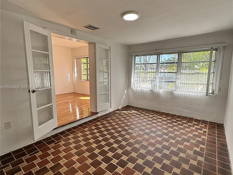 5353 SW 6th St — Photo 6