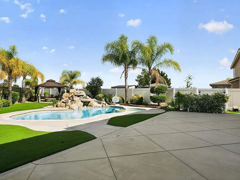 35920 Devonshire Ln — Photo 6