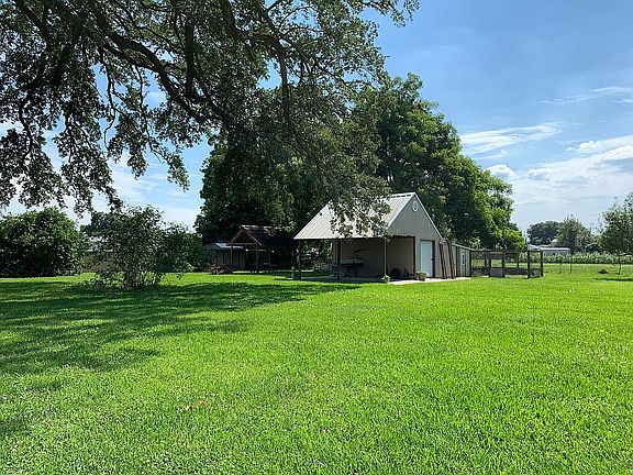 3rd image of 1525 N Bertrand Dr