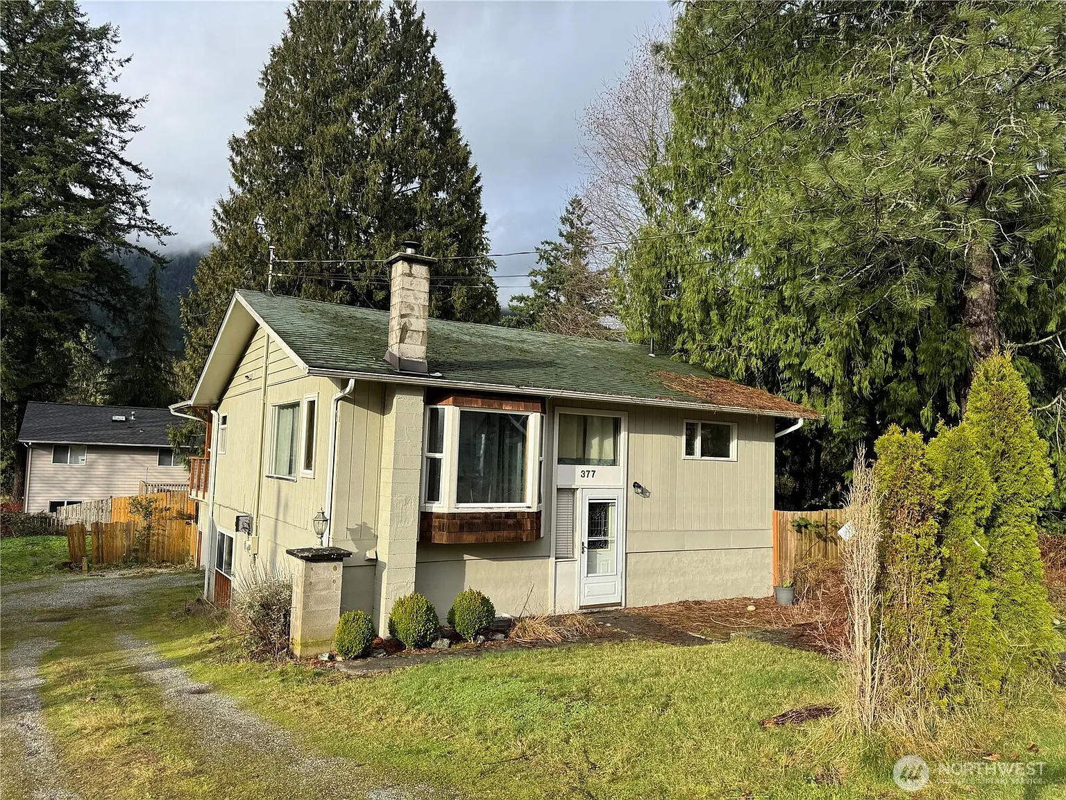 377 Lakeside Drive photo 1