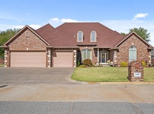 1400 Richmond Dr, Fort Gibson, OK 74434