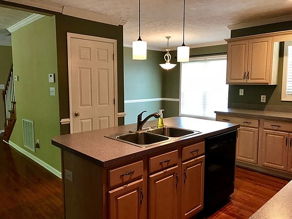 kitchen/dining/living room view