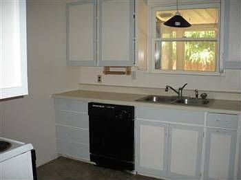 3rd image of 1501 Lilac Ln