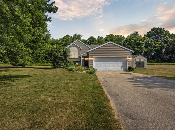 6487 Fox Run Dr NE, Rockford, MI 49341