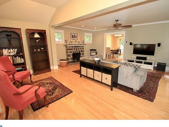 3rd image of 2005 Oakmont Ave
