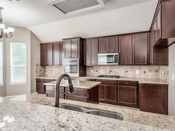 4th image of 16302 Cliff Haven Dr