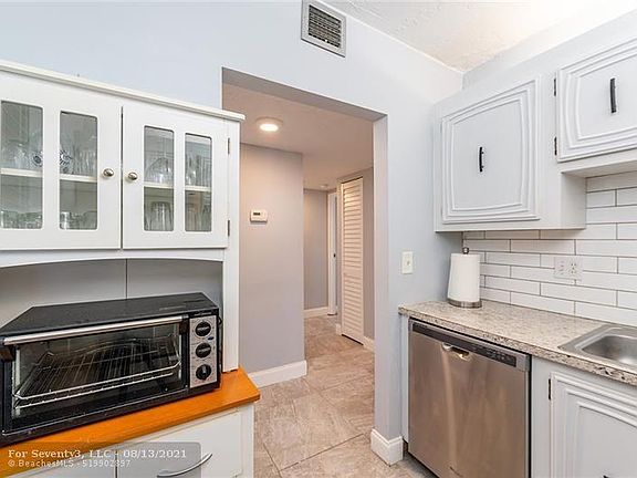 2nd image of 2801 Somerset Dr APT 207