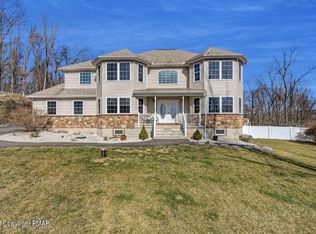 117 Dairy Hill Ct, East Stroudsburg, PA 18301