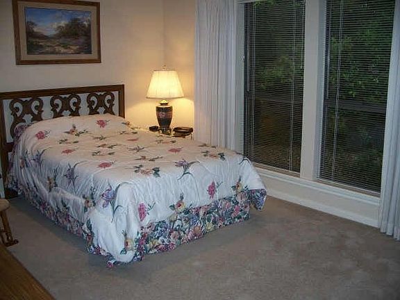 5th image of 352 Rolling Hills Dr