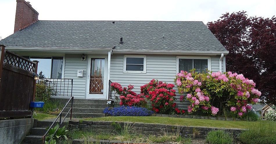Lovely landscaped corner lot