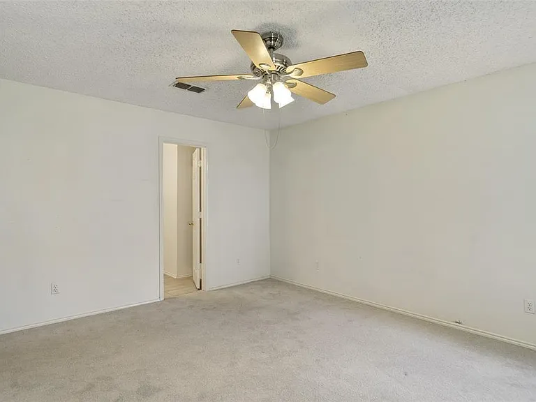 6324 Fern Meadow Dr — Photo 3