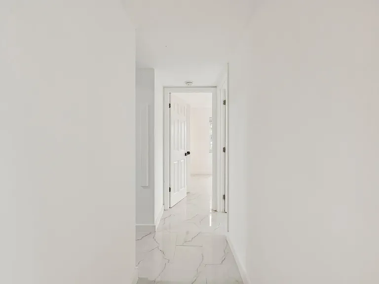 The Oaks Apartments — Photo 24