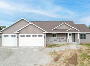 W7069 Jaclyn Ln, Greenville, WI 54942