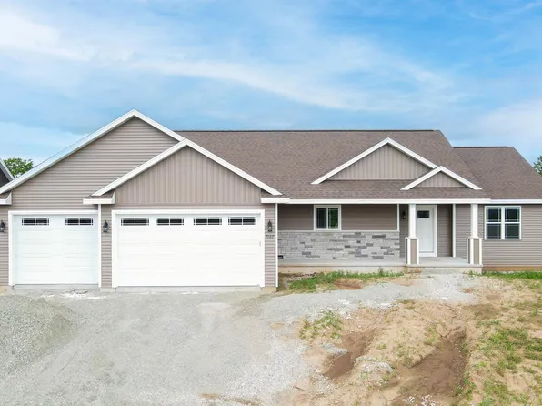 W7069 Jaclyn Ln, Greenville, WI 54942