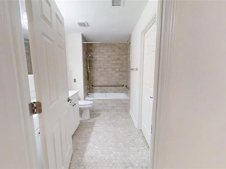 300 Johnson Ferry Rd NE #A112 — Photo 22