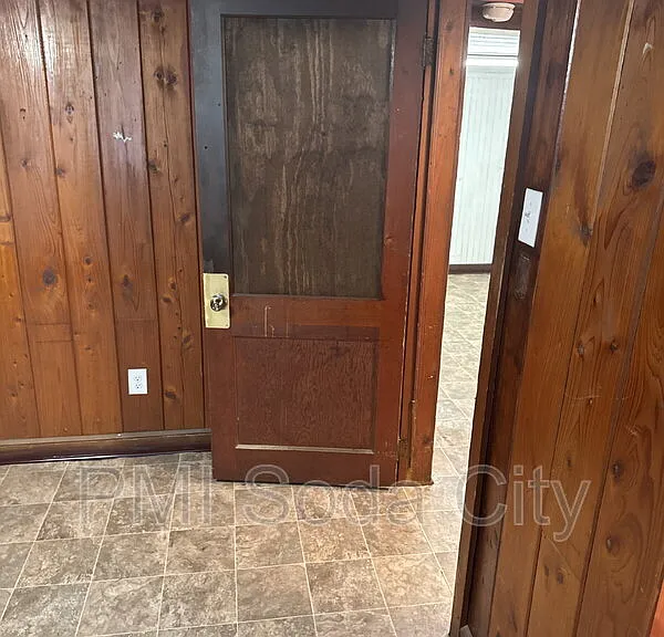 211 E Brooks St #E — Photo 11