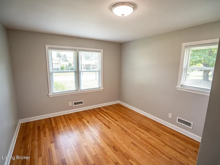 9008 Haviland Ave — Photo 15
