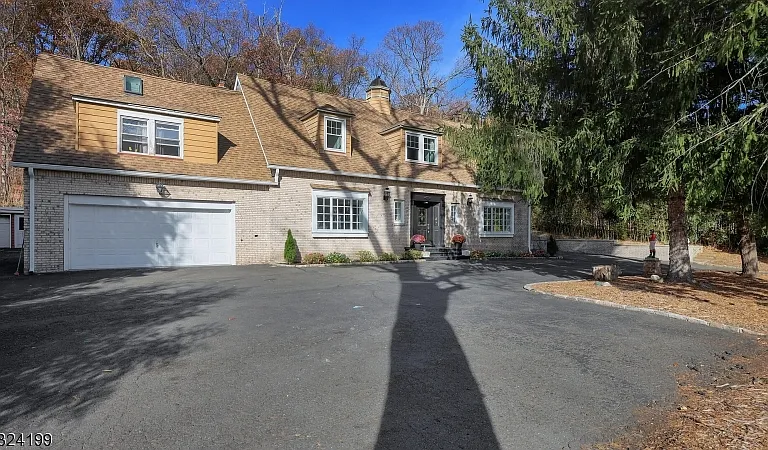 89 East Dr — Photo 2